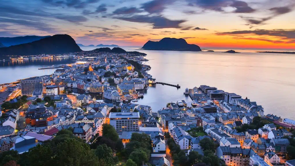 Fjellstua Viewpoint - Alesund