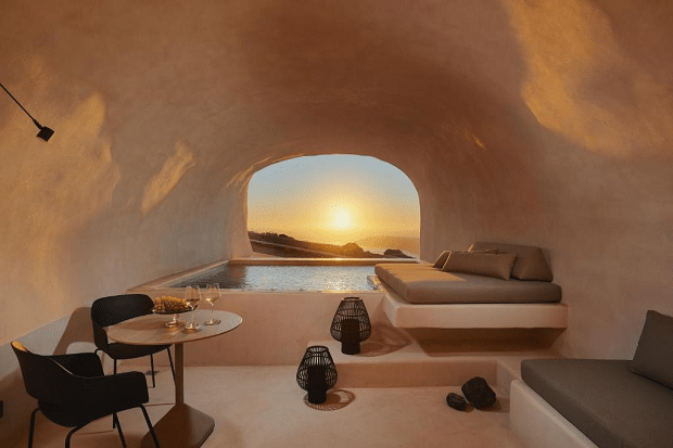 Top things to do and to see on Santorini - Cave house