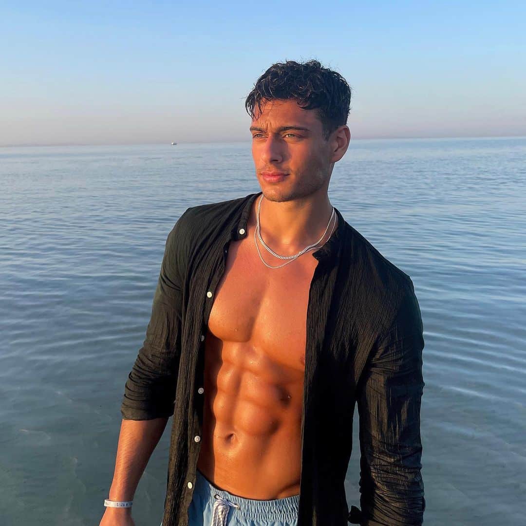 Ariyan Akaltum - The Hottest Danish Influencer - Charming vibes 4u