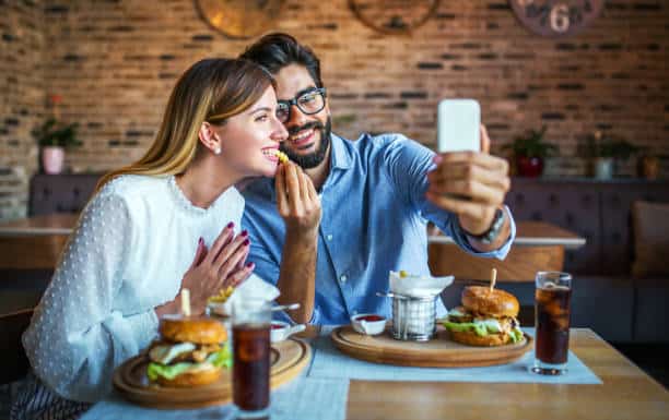 Choosing the right restaurant on your vacation - couple eating