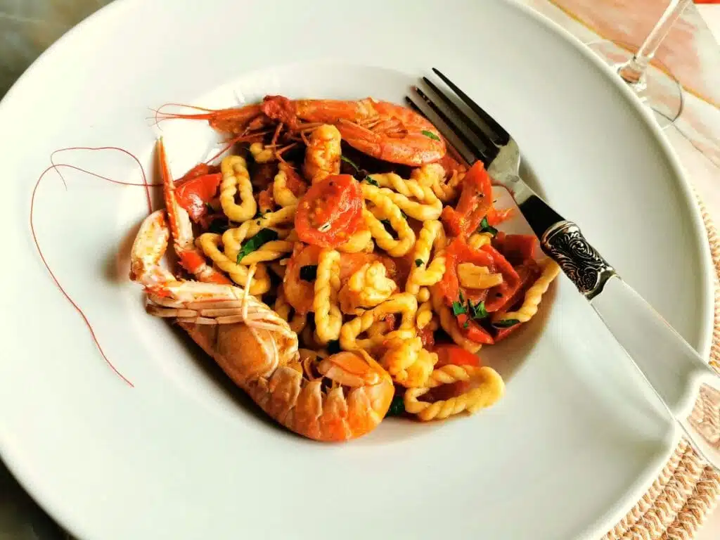 Sardinian-lorighittas-pasta-with-prawns-and-scampi.-1024x768