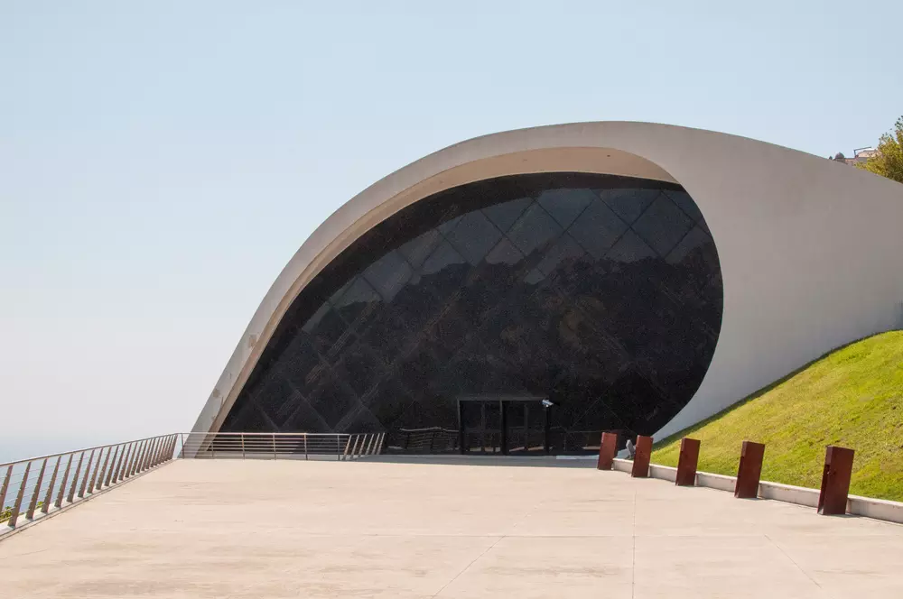 oscar-niemeyer-auditorium