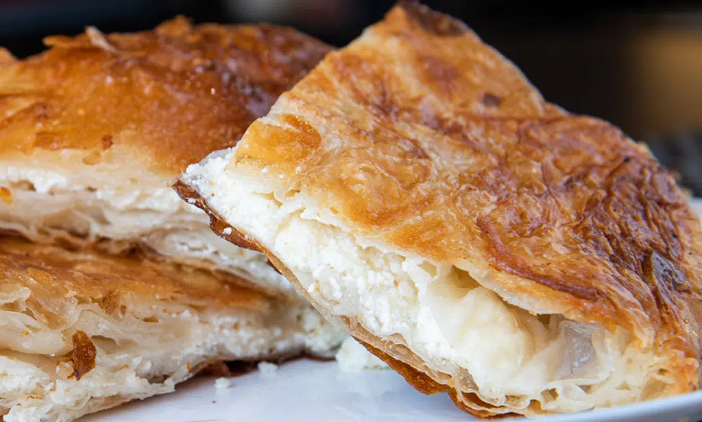 Burek sa sirom