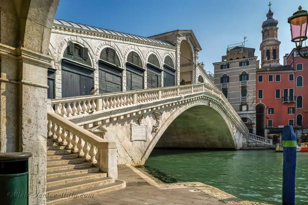 rialto-bridge-in-venice-italy-06