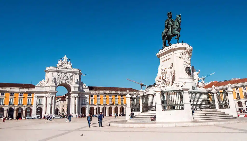 Lisbon Attractions-praca-do-comercio-3