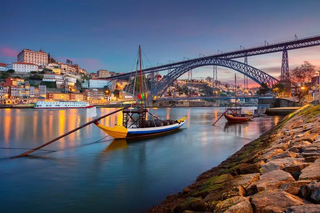 porto-portugal-river-douro-bridge-boats-sunrise-sunset-panoramic