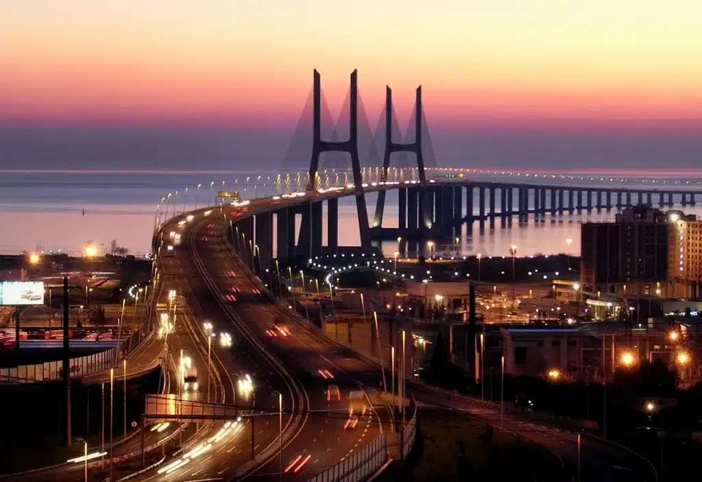 vasco-da-gama-bridge-night