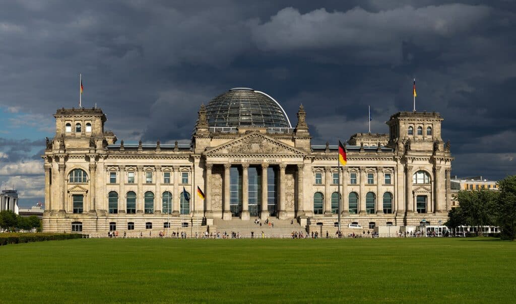 Reichstagsgebäude_von_Westen
