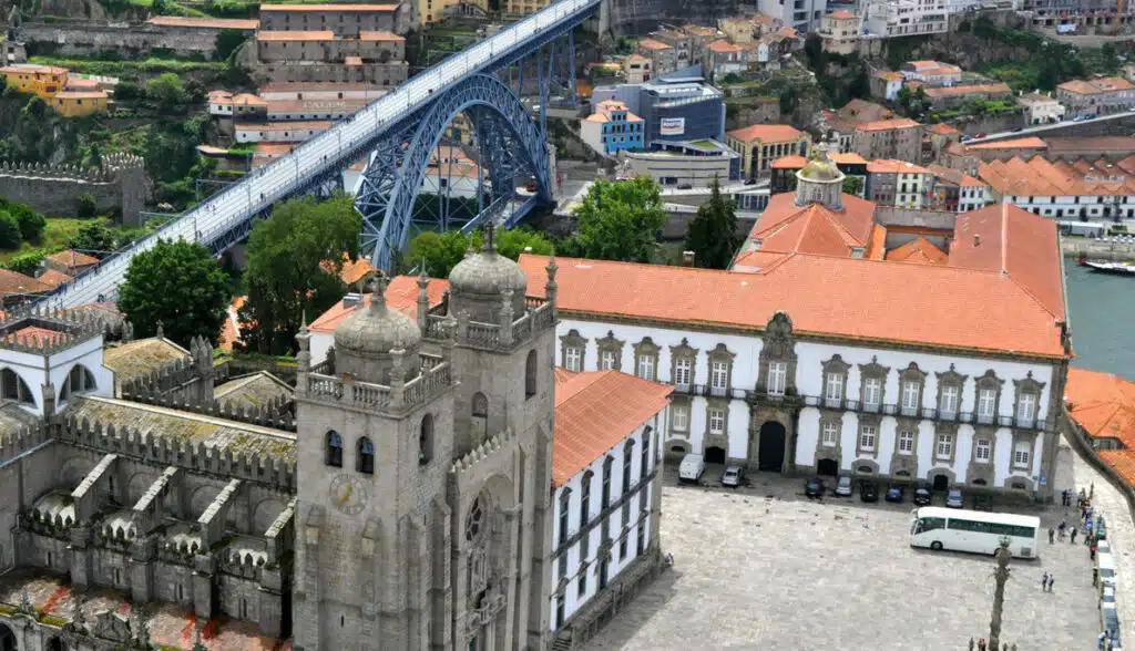 sé-catedral-do-porto-porto-portugal