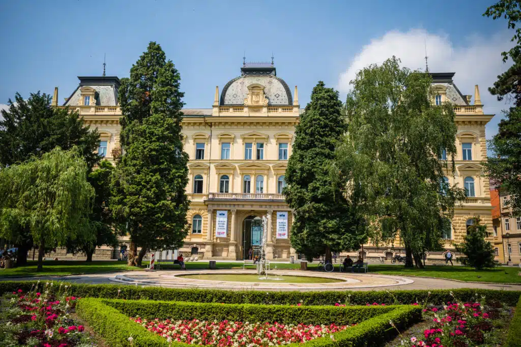 Slomškov-trg-square-university-maribor-slomsek-square