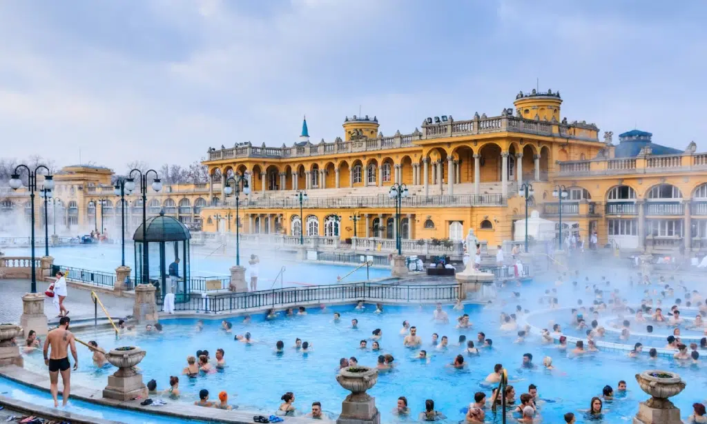 The best Budapest Spa Bathhauses - Széchenyi Baths